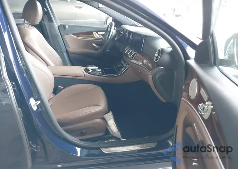 2017 Mercedes-Benz E 300 4Matic z USA, uszkodzony, nr VIN WDDZF4KB7HA174395